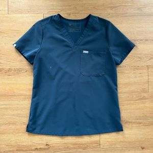 FIGS Caterina one pocket scrub top in Dark Harbor size Small